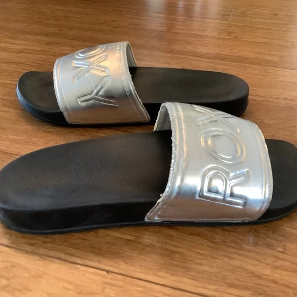 Roxy Slides - Picture 1 of 4